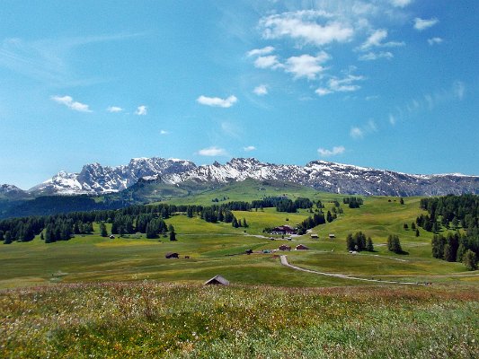 6. Další klasická pohlednice. Výhled v oblasti Val Gardena, který se vám zde dostane téměř všude kolem 2000 m. n. m. Tento je nad St. Ulrichem